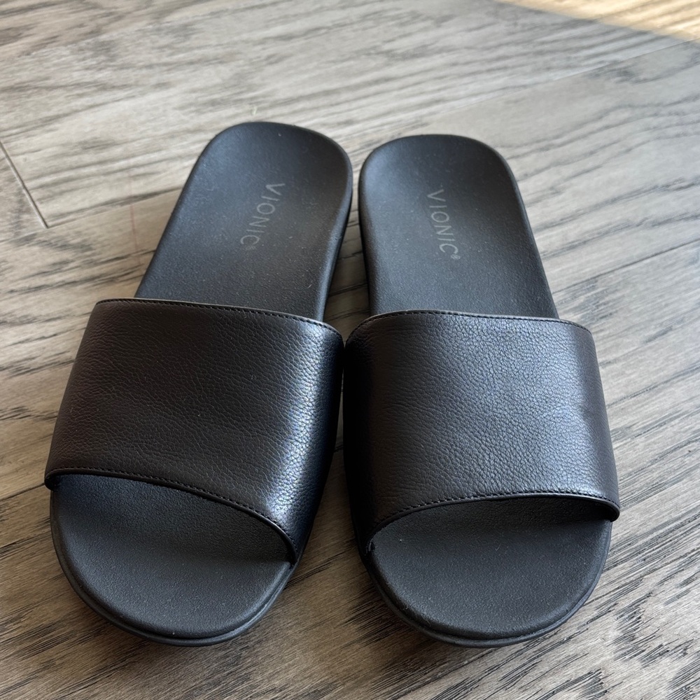 Vionic Black Leather Slide Sandals size 7
